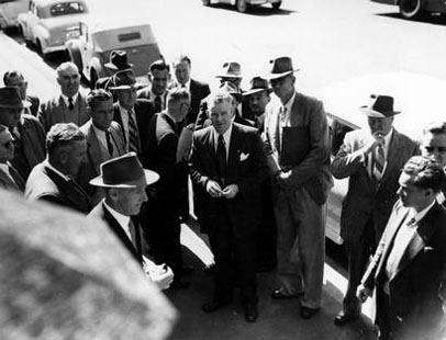 The anti-communist Victorian State ALP Executive, locked out of the ALP Federal Conference in Hobart, 1955. Image courtesy of the National Library of Australia.